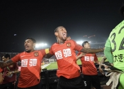 爱游戏体育-上港绝杀获胜，士气大振