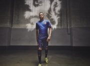 爱游戏在线-巴黎节奏，维尼修斯之舞，一场战术交响如何重塑英法足球对话