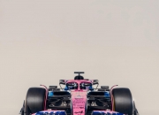 爱游戏官方-索伯车队鏖战阿斯顿马丁，塞恩斯惊艳四座