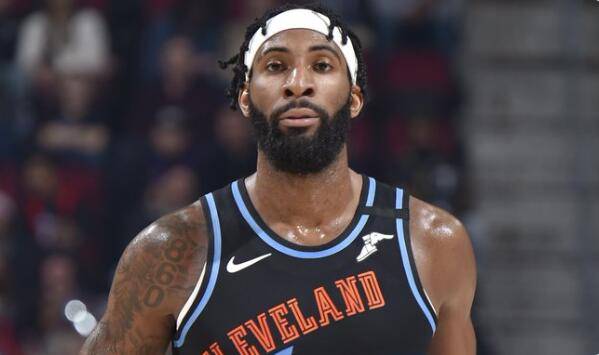 骑士绝杀深圳队,麦科勒姆点燃赛场 骑士绝杀深圳队,麦科勒姆点燃赛场