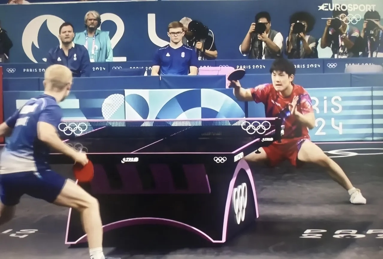 法国队逆转瑞典队，张本智和惊艳四座