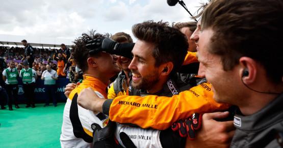 阿斯顿马丁绝杀威廉姆斯，皮亚斯特里统治全场