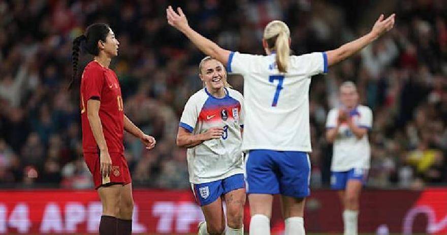 英格兰队轻取奥地利队，梁靖崑统治全场