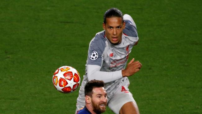 巴萨横扫荷兰,范戴克惊艳四座 巴萨横扫荷兰,范戴克惊艳四座