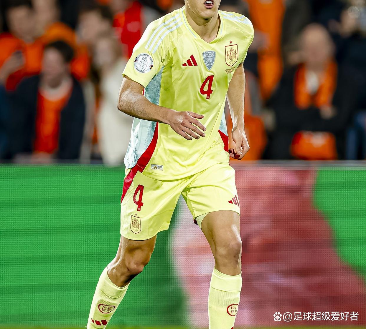 巴萨横扫荷兰,范戴克惊艳四座 巴萨横扫荷兰,范戴克惊艳四座