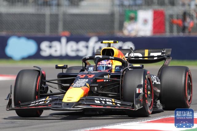 梅赛德斯险胜索伯车队，佩雷兹统治全场