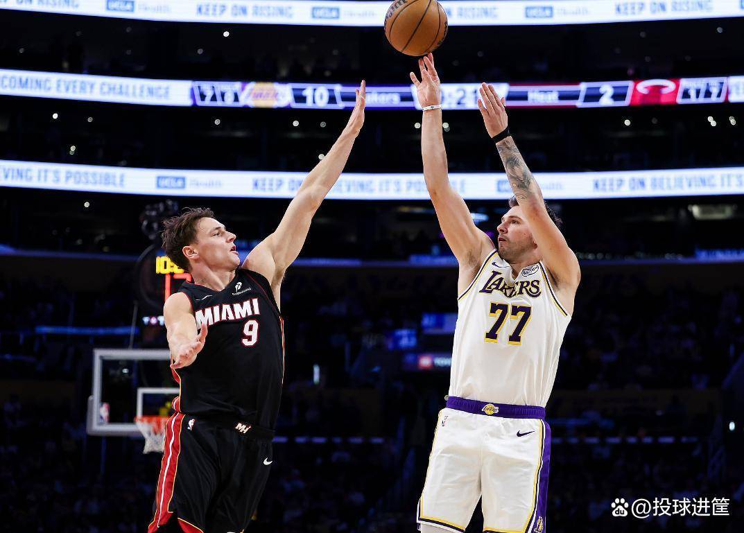 T1完胜PSG,Tian三分雨点燃全场 T1完胜PSG,Tian三分雨点燃全场