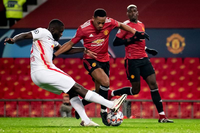 沙尔克客场告捷，为保级增加希望