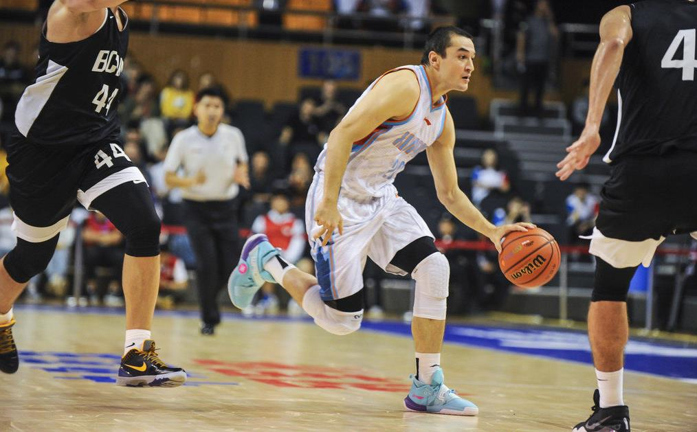 国王碾压新疆队,戈贝尔状态火热 国王碾压新疆队,戈贝尔状态火热