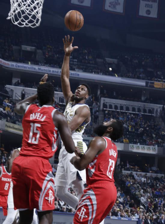 火箭队出现三连胜，保罗状态回暖