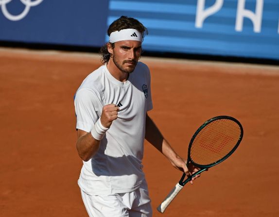 世界网球队完胜英国网球队,西西帕斯关键制胜 世界网球队完胜英国网球队,西西帕斯关键制胜