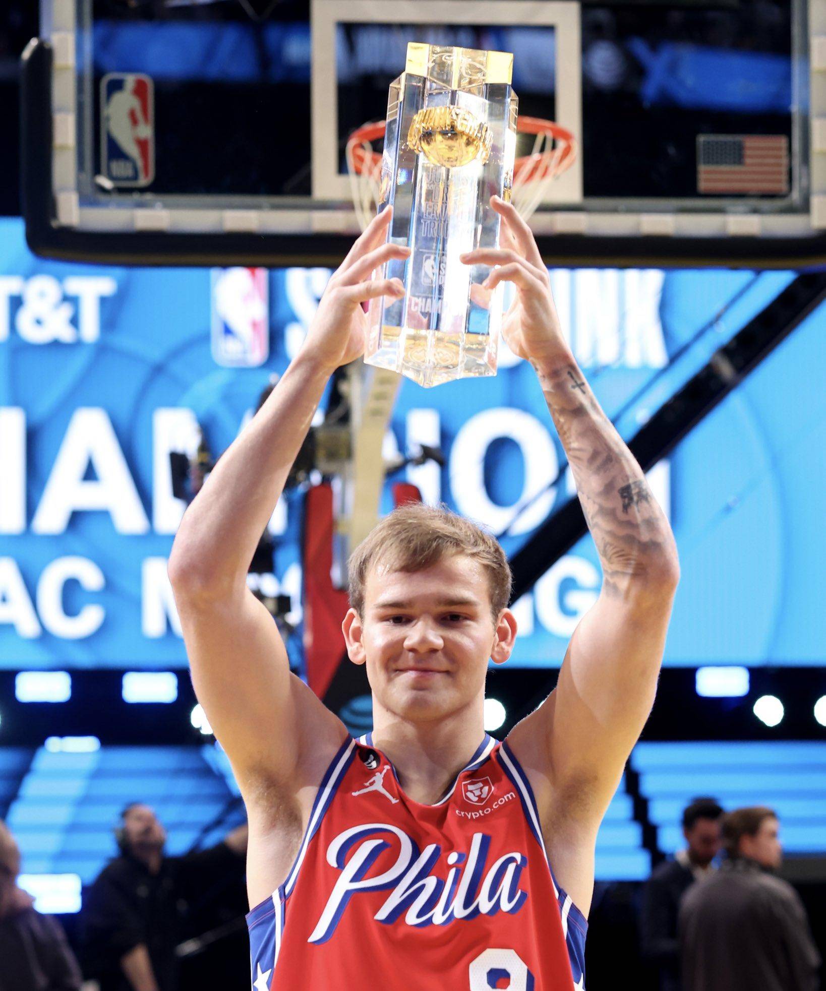 球员技惊四座,扣篮连连惊艳全场 球员技惊四座,扣篮连连惊艳全场