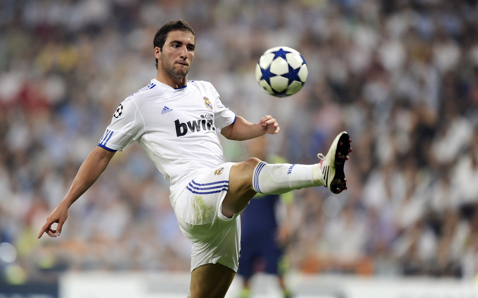 迪马利亚满分闪耀，曼城铁血晋级续写德英对决新章