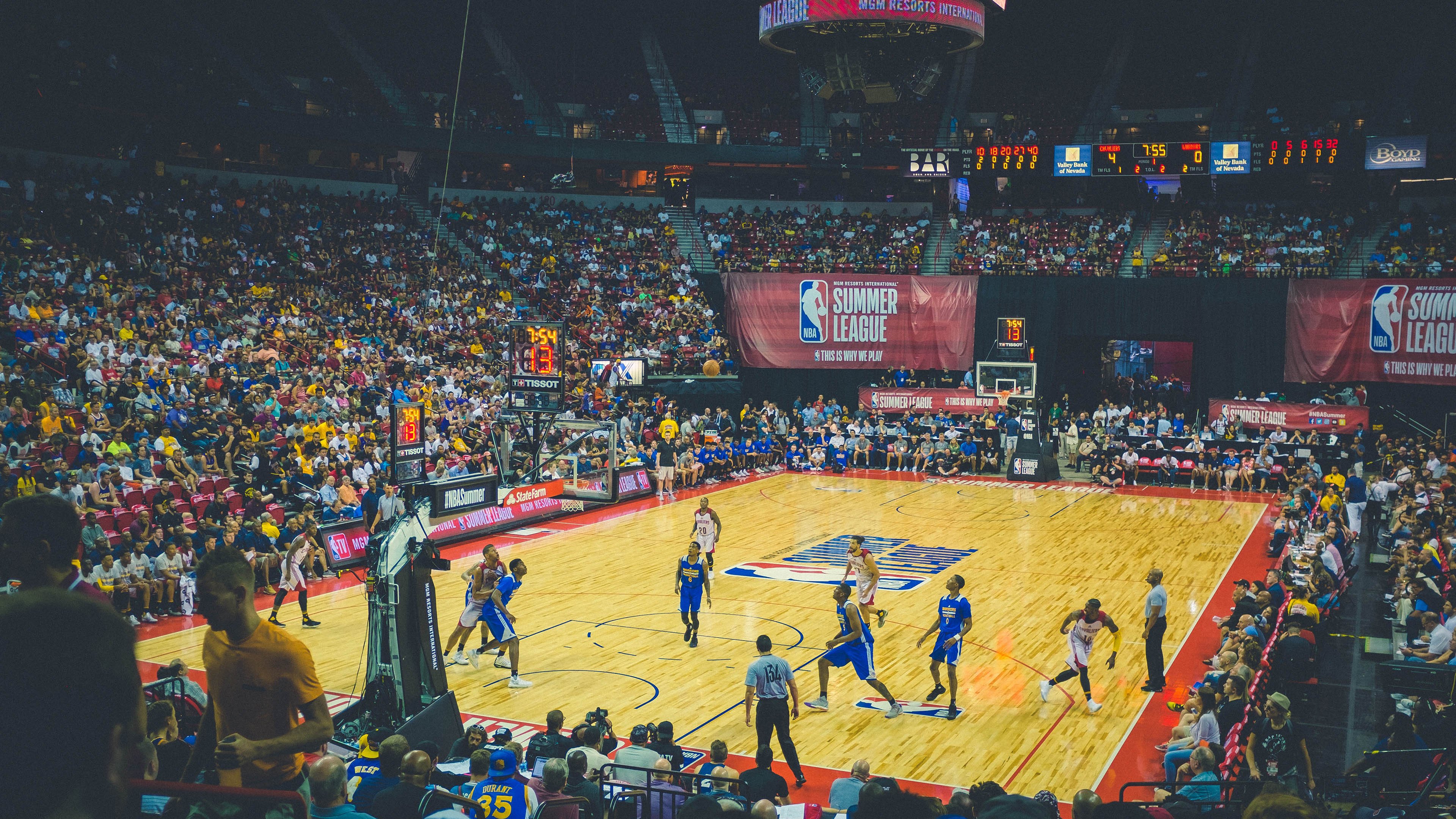 猛龙对阵步行者，克莱关键时刻站出来，一记三分定乾坤